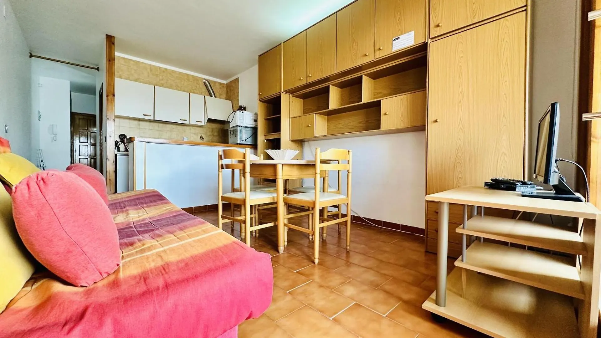 1027 Roses 9 1-3, Zona Del Puerto Deportivo, Cercano A La Gran Playa De Roses. Pequena Vista. - Es-258-40